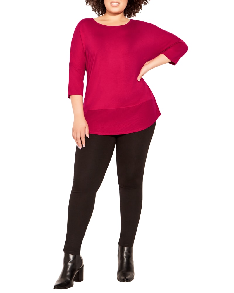 Front of a model wearing a size 26/28 Carrie Contrast Top in Watermelon by Zim & Zoe. | dia_product_style_image_id:310446
